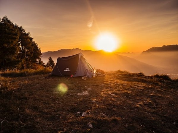 Les équipements de camping essentiels : le guide complet pour les amoureux de la nature